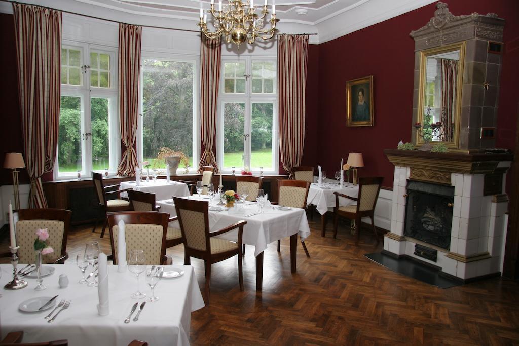 Gutshaus Kubbelkow Hotel แบร์เกิน เอาฟ์ รือเจิน ภายนอก รูปภาพ