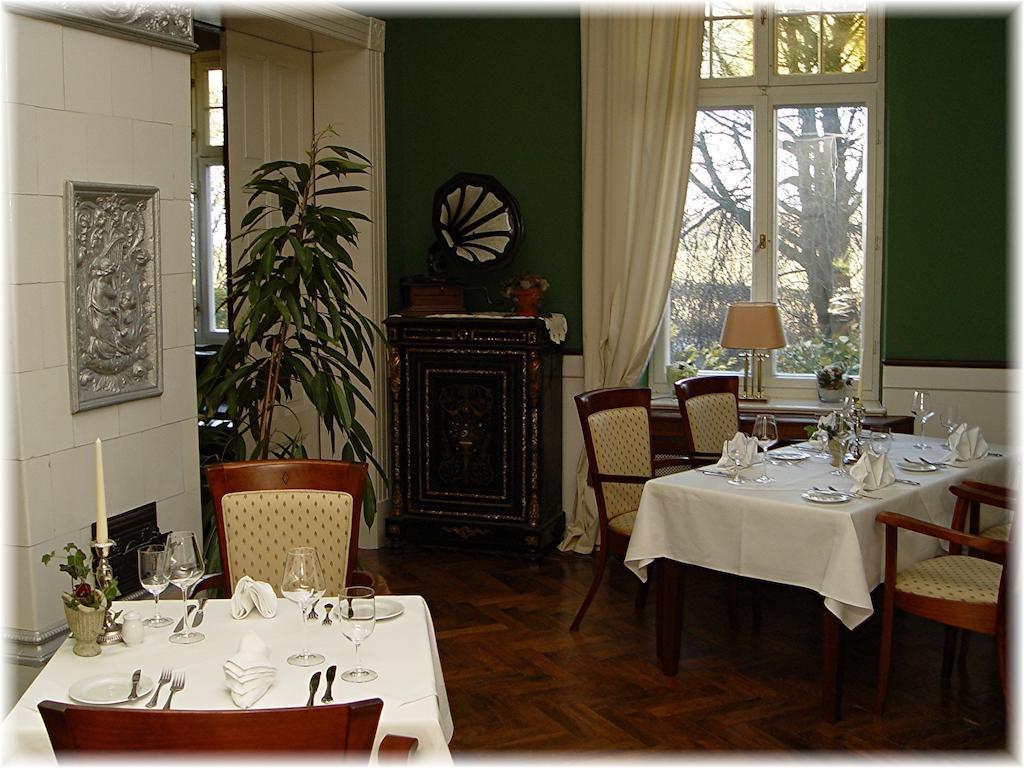 Gutshaus Kubbelkow Hotel แบร์เกิน เอาฟ์ รือเจิน ภายนอก รูปภาพ